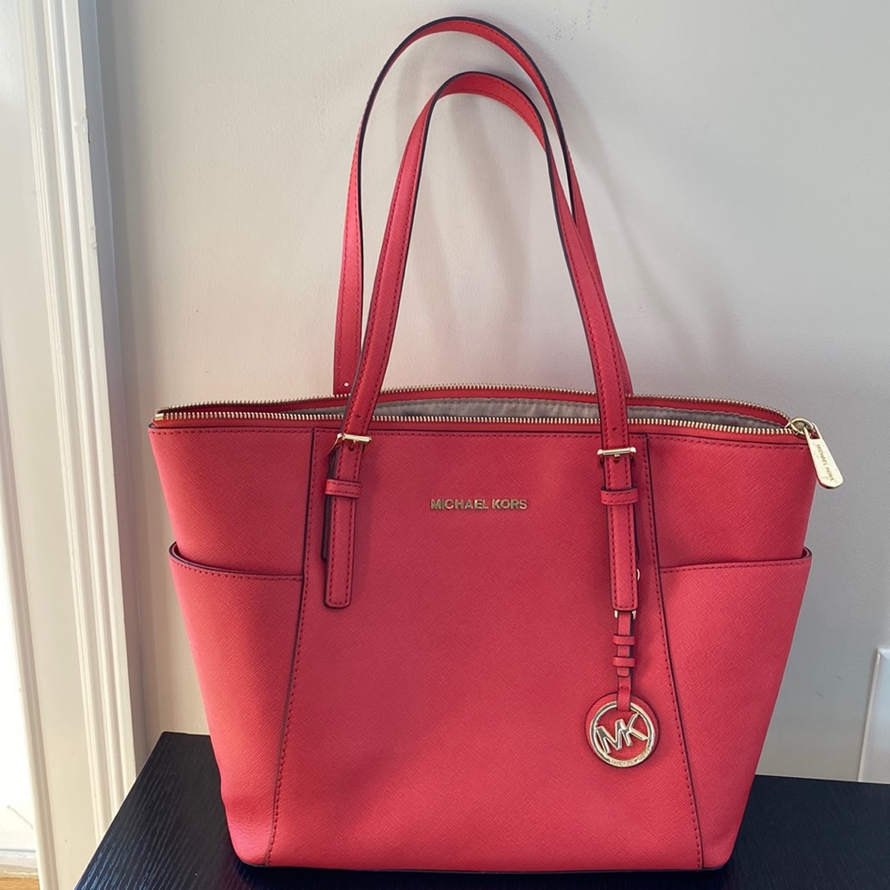 MICHAEL Michael Kors zip top tote. Like new condition. Salmon color
